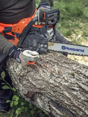 HUSQVARNA 135 Mark II láncfűrész teljesítmény: 2,1 LE, lökettérfogat 38 cc, vágáshossz 40 cm [2]