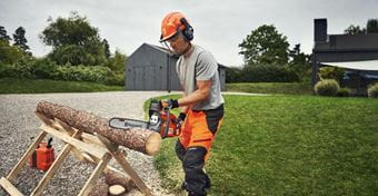 Husqvarna 435 II moforerăstrău puterea: 2,1 CP, capacitatea cilindrică: 40,9 cc, 38 cm lungimea șinei [1]