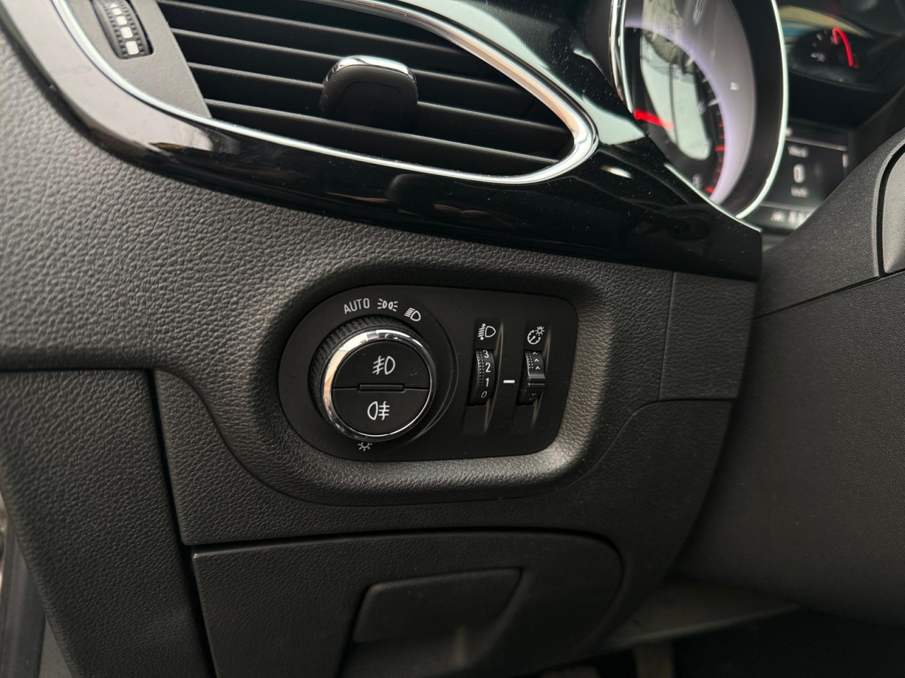 Opel Astra Sports Tourer 1.2 Business Executive - Benzina - Manual - 131 hp - 143.576 km [19]