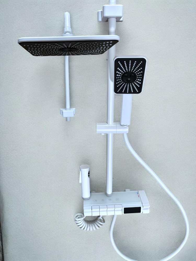 Coloana de dus premium completa, panou de comanda alb metal 2 kg, 25.20 cm, autonoma, banda LED si afisare temperatura apa, nu necesita conectarea la o sursa de energie, tevi metal, alb AVI-4844 [2]