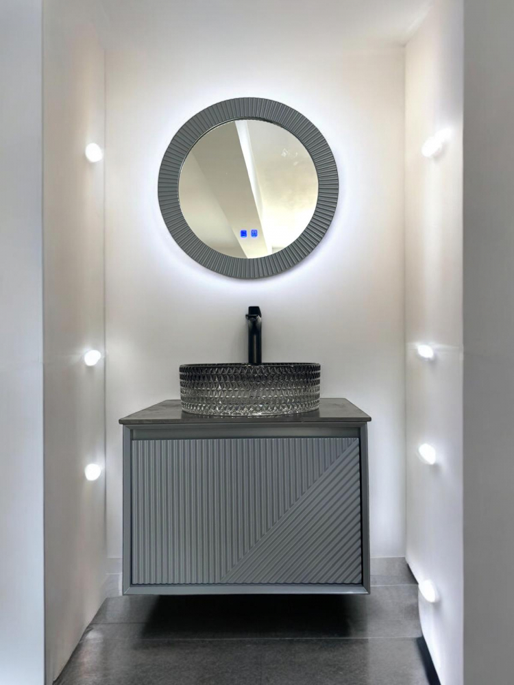 Set mobilier baie suspendat din compozit mineral, corp 60x50x41 cm cu blat ceramic negru mat și lavoar din cristal, oglindă LED Ø60 cm cu funcție de dezaburire, AVI-4102 [1]