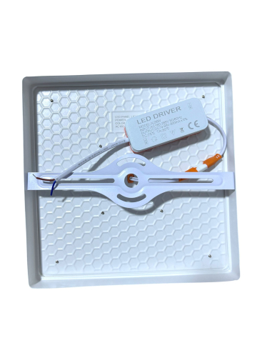 Aplică LED 36W, plafonieră pătrată 22.5 cm, 6500K lumină rece, înălțime 43 mm, clasa energetică F, montare rapidă, AVI-3276 [1]