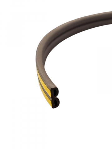 Accesorii usi - Garnitura termoizolanta 90 metri compusa din 2 x 45m, autoadeziva, profil D, pentru usi, ferestre din spuma EPDM, maro, AVI-1803