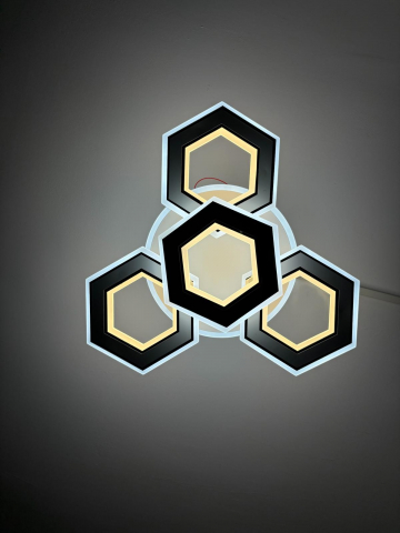 Lustra LED cu 4 corpuri hexagonale cu laturile 11.5 cm, suport cu iluminare, alb, AVI-4421 [0]