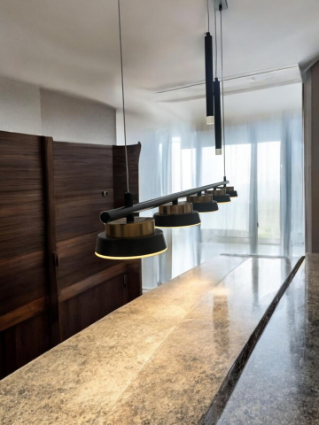 Lustra suspendata dining LED, 120 cm, cu 5 spoturi si 2 pendule, negru - auriu, AVI-4680 [1]