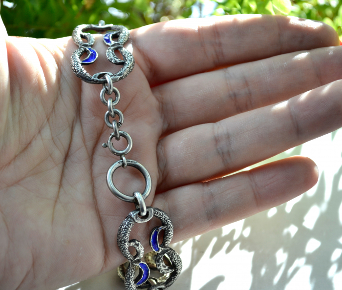 Bratara argint vintage aspect texturat decorata email albastru regal design minimalist modernist atelier italian [3]