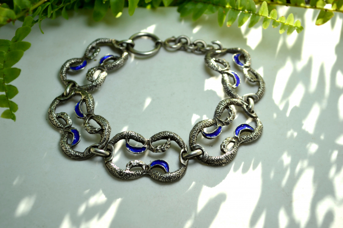 Bratara argint vintage aspect texturat decorata email albastru regal design minimalist modernist atelier italian [4]