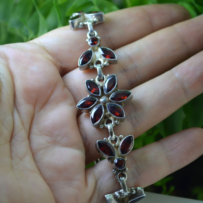 Bratara argint vintage, granate fatetate A Vintage Collection [4]