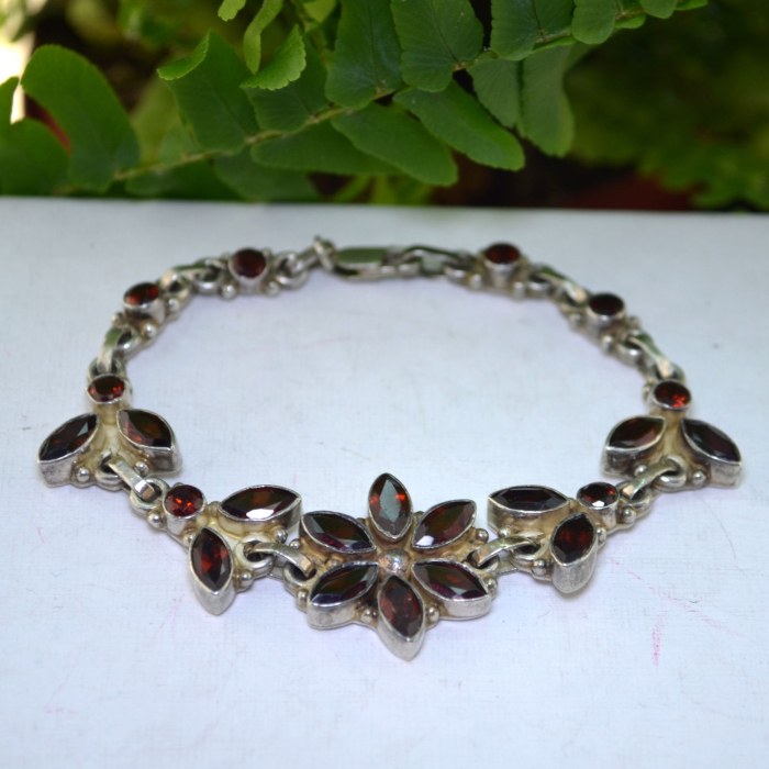 Bratara argint vintage, granate fatetate A Vintage Collection [5]