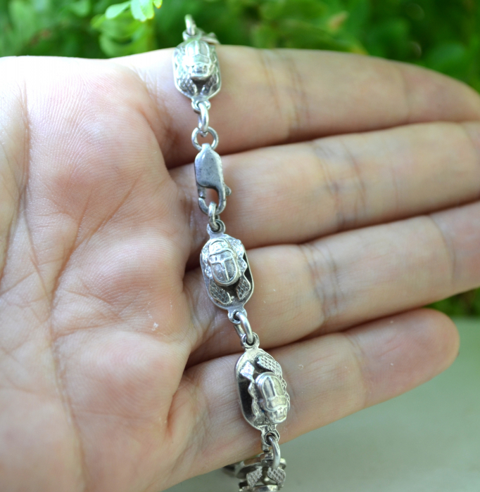 Bratara argint vintage, Scarabei regali [3]