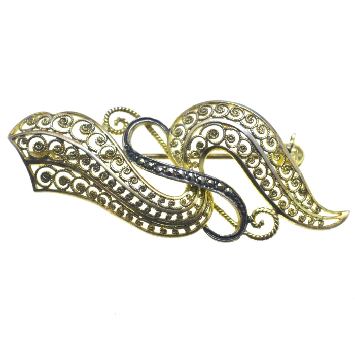 Brosa argint aurit vintage, filigran si marcasite A Vintage Collection [1]