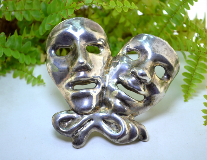 Brosa argint imensa, model "Masti de teatru" [4]