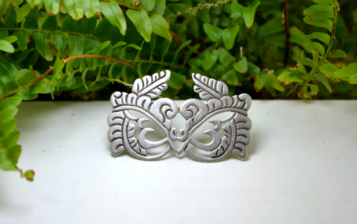 Brosa argint masiv vintage model etnic lucrata manual Mexico ultura Maya semnata atelier local [2]