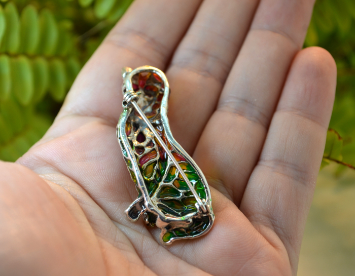 Brosa argint modernista model Pisicuta aristocrata lucrata manual emailare Plique-à-Jour vitraliu in bijuterie rubine marcasite [3]