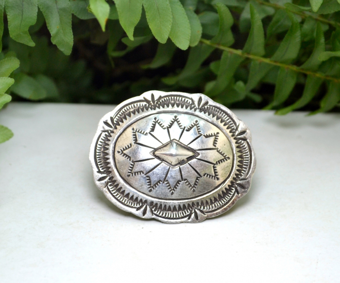 Brosa argint Navajo, elemente specifice amerindienilor Concho [4]