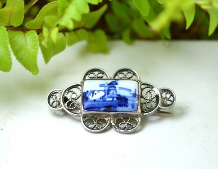 Brosa argint veche cu portelan Delft [4]