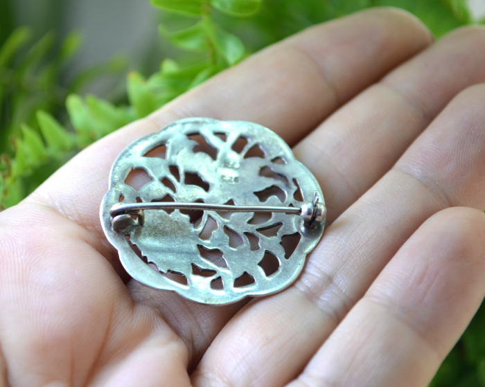 Brosa argint veche, gravata manual Art Nouveau [3]