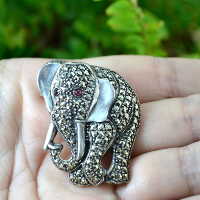 Brosa argint vintage model Elefant simbol al norocului al prosperitatii decorat marcasite rubine [2]