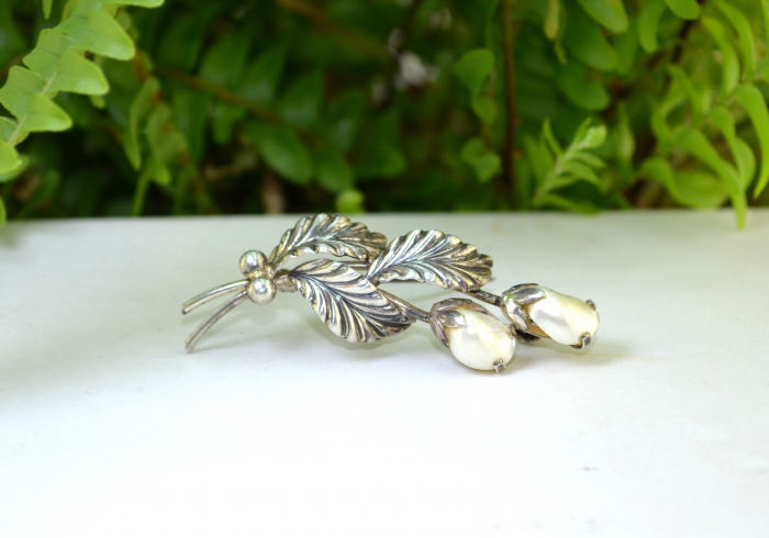 Brosa argint vintage, model "Ghiocei", perle decorative [4]