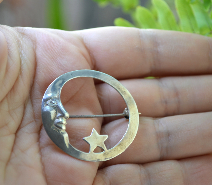 Brosa argint vintage, model Luna, simbol protectie A Vintage Collection [3]