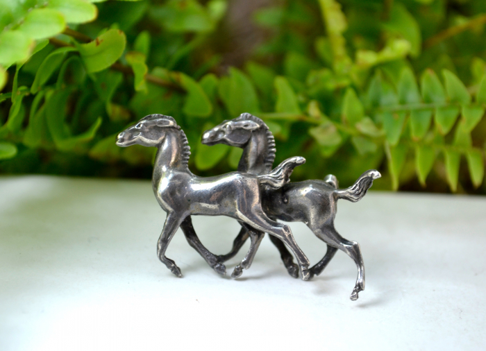 Brosa din argint masiv vintage, model "Horses" [4]