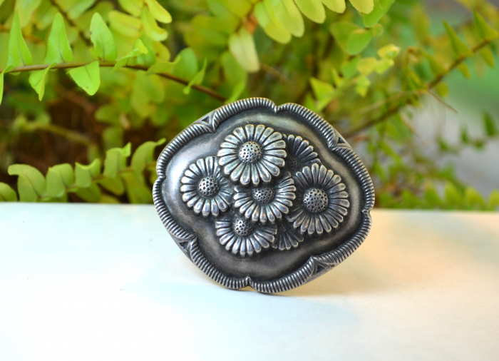 brosa antica veche din argint bogat ornamentata  elemente florale inspiratie victoriana sfarsit secol 19 [2]