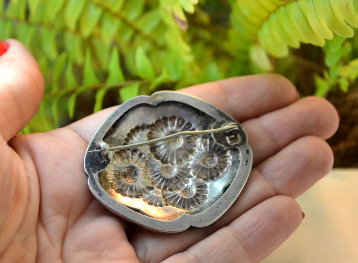 brosa antica veche din argint bogat ornamentata  elemente florale inspiratie victoriana sfarsit secol 19 [4]