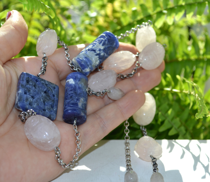 Colier din sodalit si cuart roz sculptat, atelier australian [2]