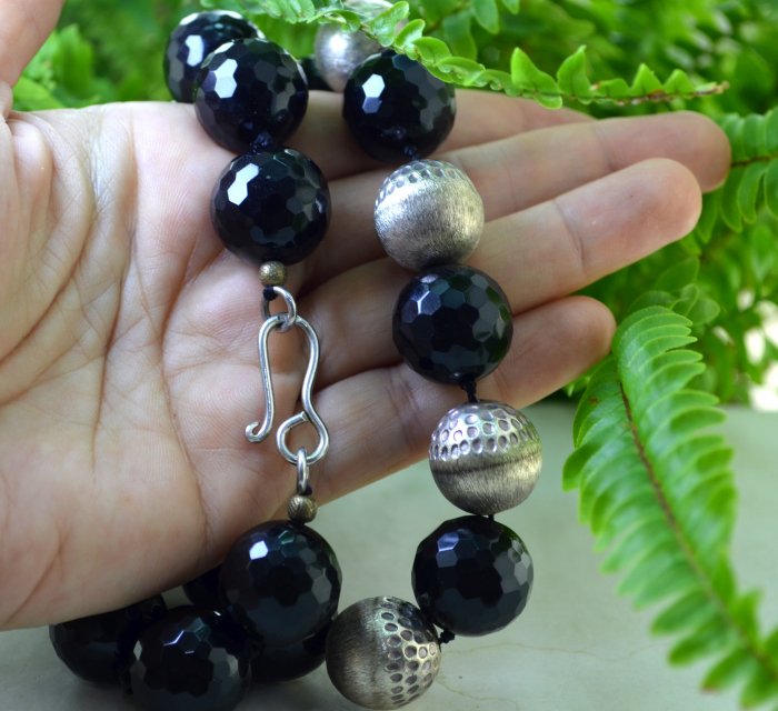 Colier onix natural fatetat cu bile din argint [3]