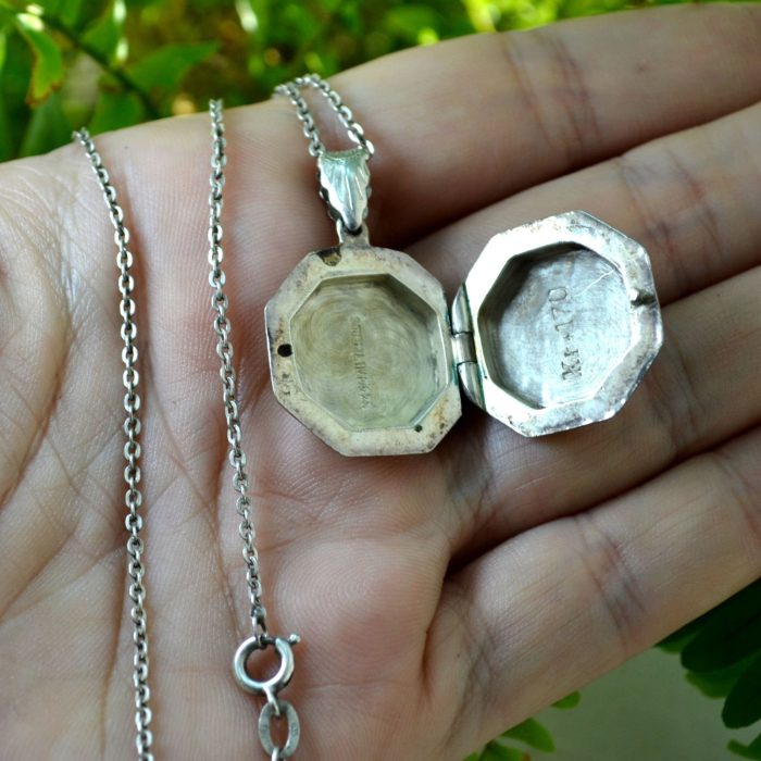 Lant argint cu foto locket gravat, design victorian A Vintage Collection [3]