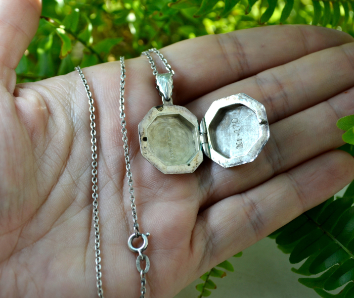 Lant argint cu foto locket gravat, design victorian A Vintage Collection [3]