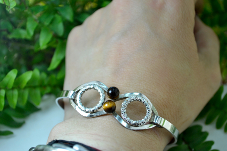 Bratara argint Mid Century decorata pietre ochi de tigru semnata designer Friedrich Speidel [1]