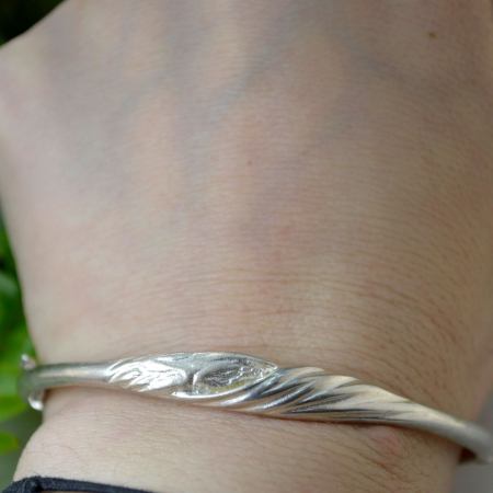 Bratara modernista argint, stil minimalist biomorphic jewelry semnata autor danez [1]