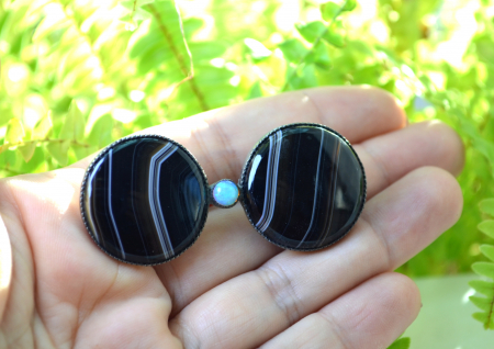 Brosa antica argint, Black Sardonix si opal [1]