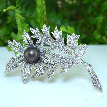 Brosa argint Armurariu vintage, marcasite si perla neagra [3]