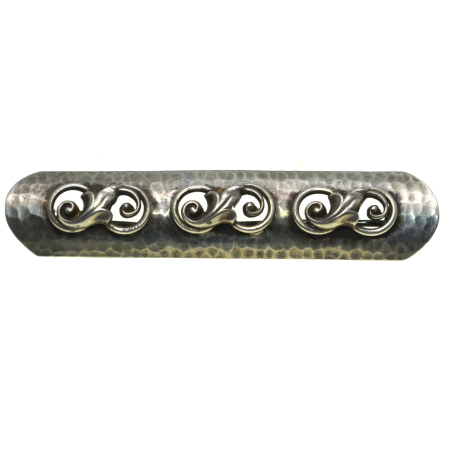 REDUCERI - Brosa argint interbelica estetica Art Deco lucrata manual ciocanire martelare