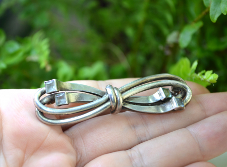 Brosa argint interbelica, model "Funda", semnata [1]