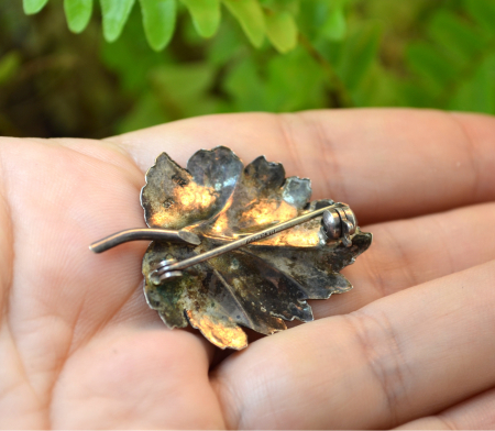 Brosa argint interbelica model martelat Frunza veche antica ciocanire [2]