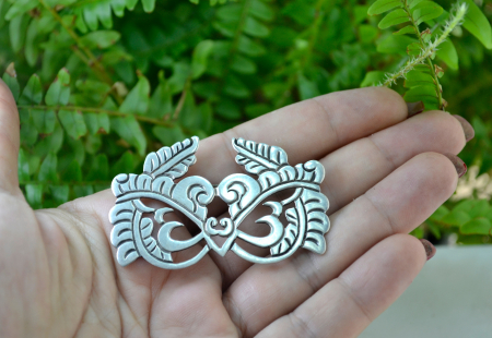 Brosa argint masiv vintage model etnic lucrata manual Mexico ultura Maya semnata atelier local [2]