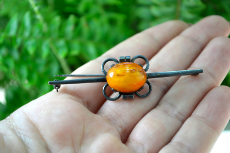 Brosa argint Mid century decorata Lucite like Amber design modernist scandinav [1]