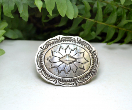 Brosa argint Navajo, elemente specifice amerindienilor Concho [3]