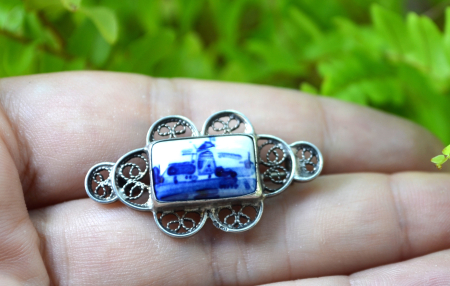 Brosa argint veche cu portelan Delft [1]