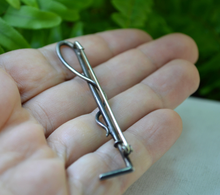 Brosa argint vintage, Cravasa de calarie [2]