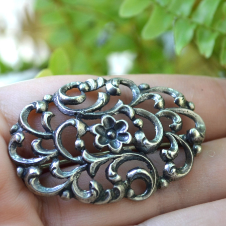 Brosa argint vintage, estetica Neo-Baroque [1]