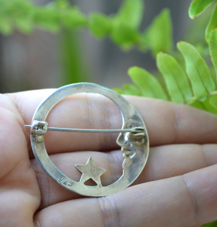 Brosa argint vintage, model Luna, simbol protectie A Vintage Collection [3]