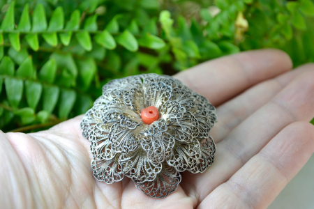 Brosa romaneasca argint vintage model floral lucrata manual filigran coral rosu [1]