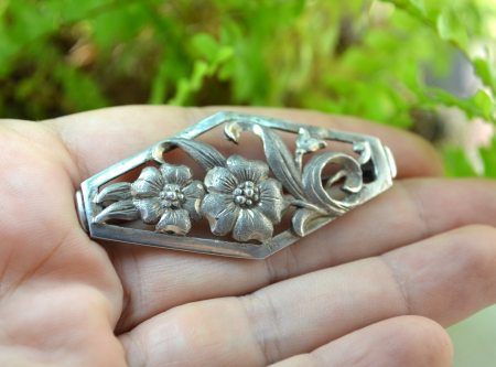 Brosa veche din argint, motive floral-vegetale Jugendstil [1]