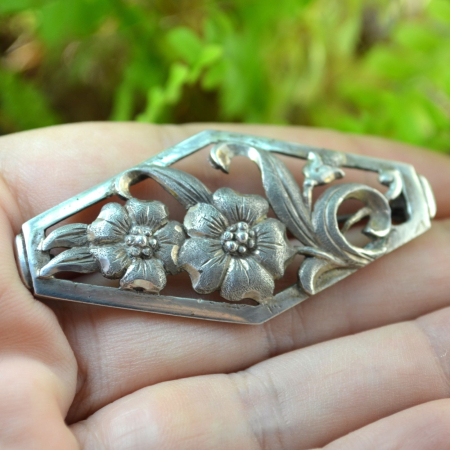 Brosa veche din argint, motive floral-vegetale Jugendstil [1]