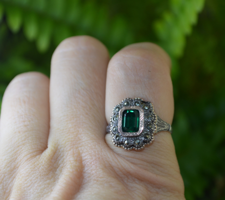 Inel argint antic, elemente aurite, marcasite si Green Crystal Emerald [1]