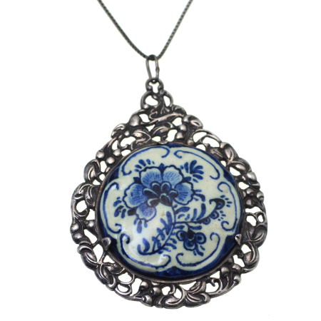 Coliere si lanturi argint - Lant argint vintage cu pandant portelan Delft